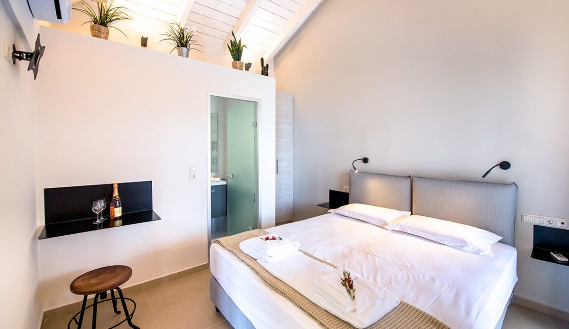 Villa maria in vasiliki lefkada the bedroom with ensuite bathroom