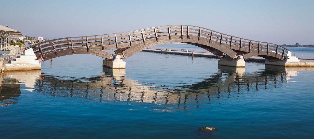 drakatos villas in lefkada, The waterfront bridge